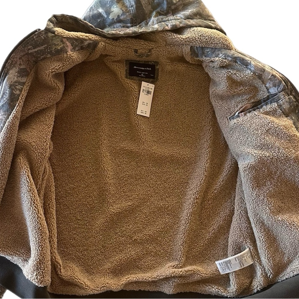 NWT Abercrombie Camo Hooded Zip Up Sherpa Lined Workwear Bomber Jacket - Picture 2 of 6